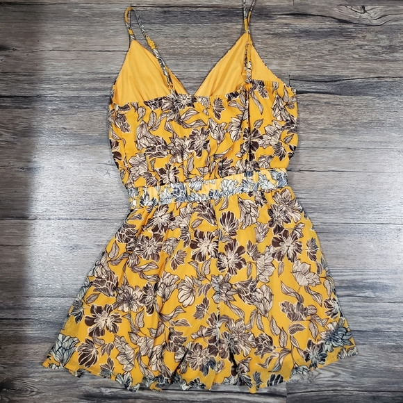 Three pink hearts yellow romper jumpsuit size medium - Picture 2 of 7